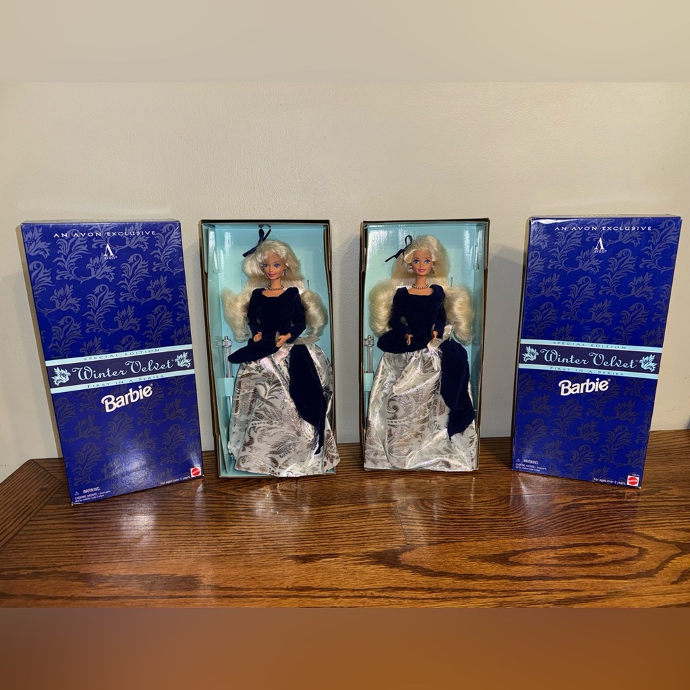 Barbie 1995 Avon Exclusive Special Edition Winter Velvet Barbie Doll